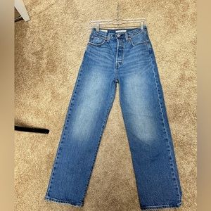 Levi’s Ribcage Straight Jeans -.Medium Wash